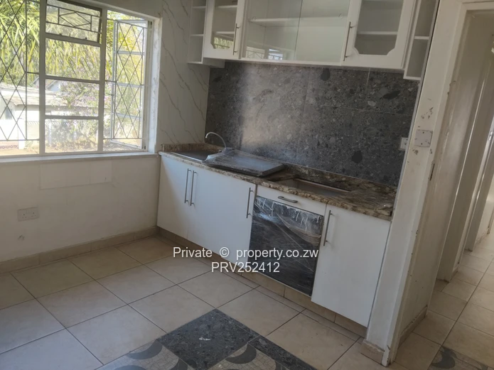 3 bedrooms flat upstairs downstairs 