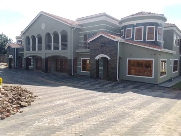 8 Bedroom House