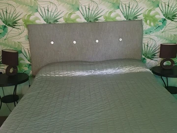 2 Bedroom Flat & Apartment