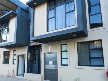 2 Bedroom Flat & Apartment