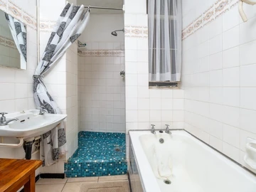 3 Bedroom Flat & Apartment