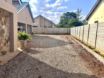 3 Unit Townhouse Complex