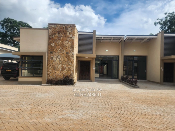 Modern 3-Bed Vainona Apartment — Fitted Kitchen & Solar
