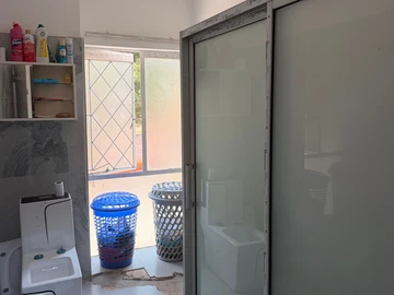 2 Bedroom Flat & Apartment