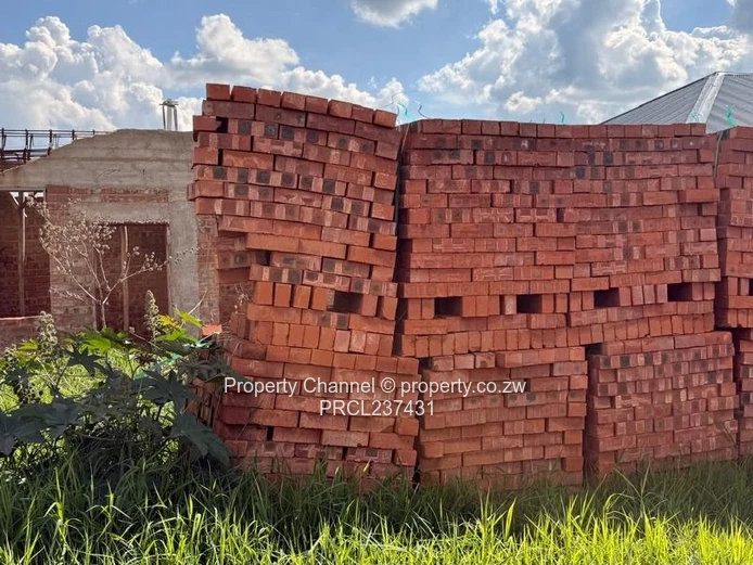 incomplete house  4 bedrooms all ensuite, open plan lounge,dinning,kitchen,guest toilet