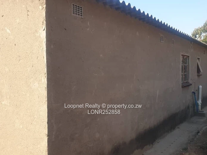 Affordable 2-Roomed Cottage with Verandah in Mainway Meadows