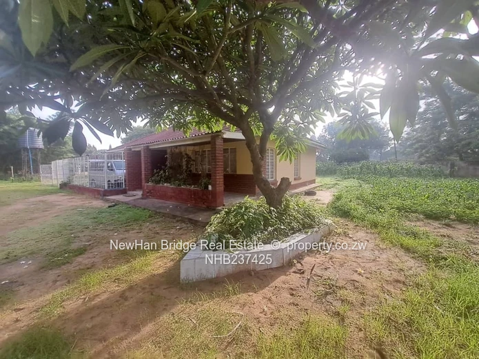 Waterfalls: 3-Bed on 3000m² — Borehole, Carport & Garden