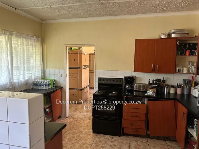 Mandara: 3-Bed Home on 4000m² with Pool & Borehole (Sole Mandate)