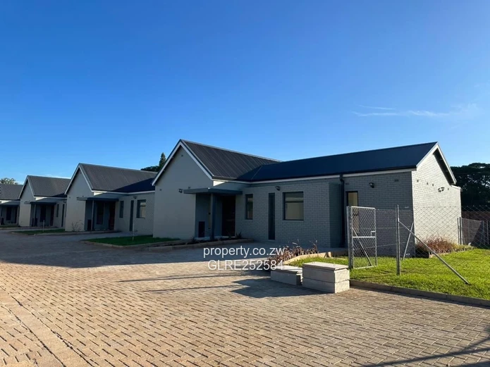 Glass-Front 3-Bed Bluff Hill Home with Borehole Tanks