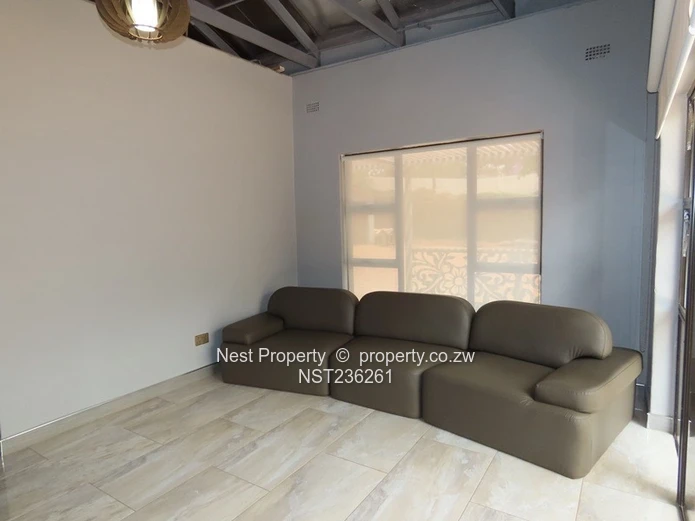 Townhouse Modern - 6 Bed House in Rolf Valley!