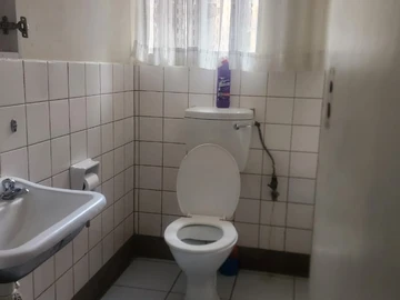 2 Bedroom Flat & Apartment