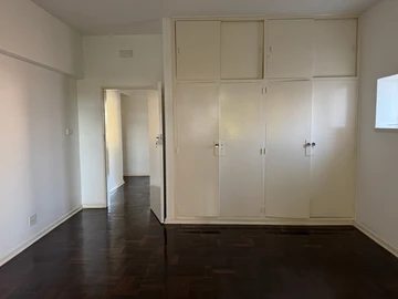 2 Bedroom Flat & Apartment