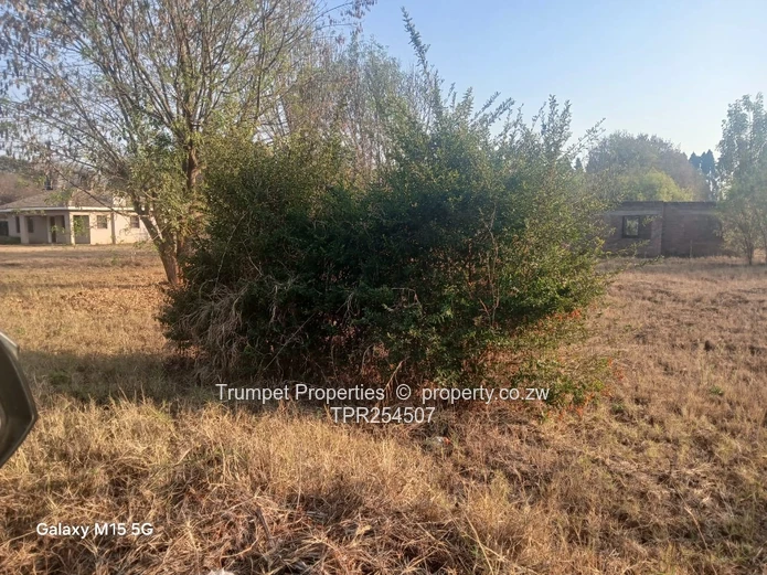 Borrowdale 2-bed Brick Shell on 1847m2, terms accepted (Sole Mandate)