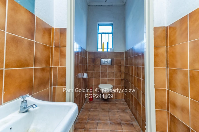 Versatile Industrial Property on 4946sqm