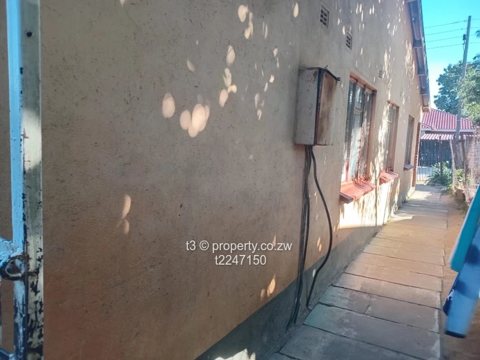 Mabvuku 5 Bed House