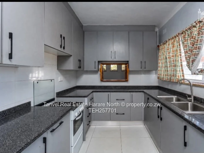 Captivating & Spuse to let with 3 bedrooms,main ensuite,lounge,dining, modern fitted kitchen,Solar 