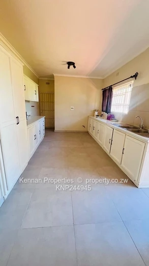 Very neat family home with prolific borehole.