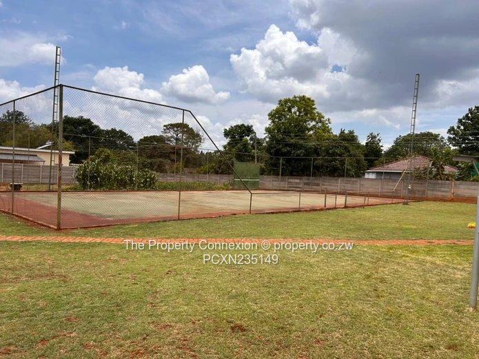 Luxury Rental Property in Helensvale, Borrowdale