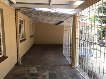 3 Bedroom Flat & Apartment