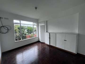 2 Bedroom Flat & Apartment