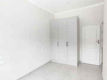 2 Bedroom Flat & Apartment