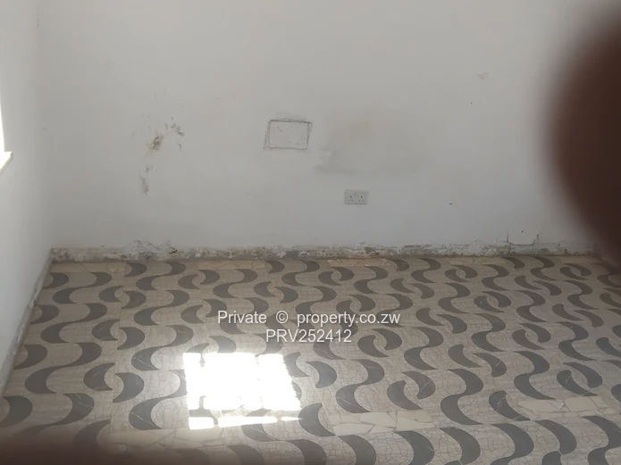 3 bedrooms flat upstairs downstairs 
