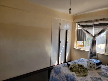 2 Bedroom Flat & Apartment