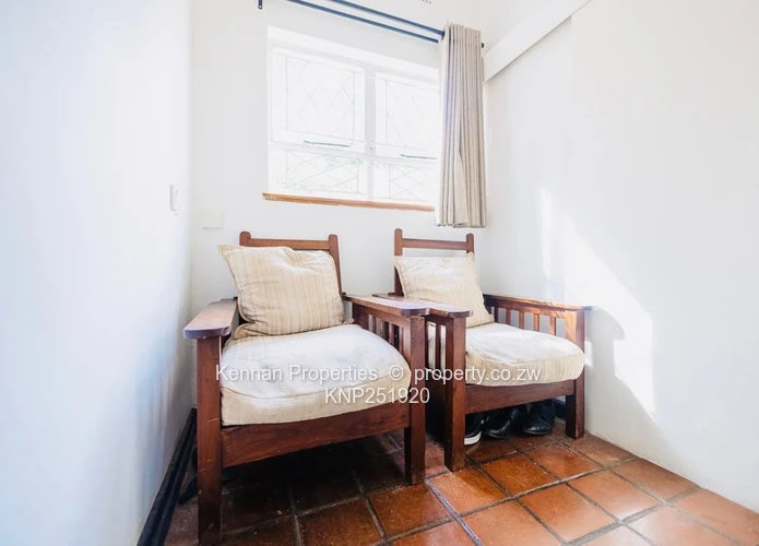 4 Bedroom house in Greystone Park with exceptional design potential.