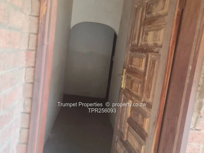 Spacious 5-Bed Double-Storey Home in Old Windsor Ruwa, Title deeds