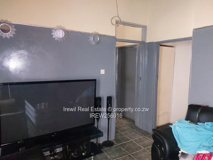 Chitungwiza Unit A Extention 5 Bed on Sale