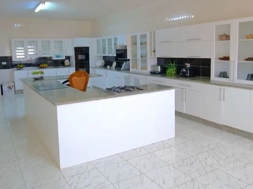 Farm & Agricultural Land