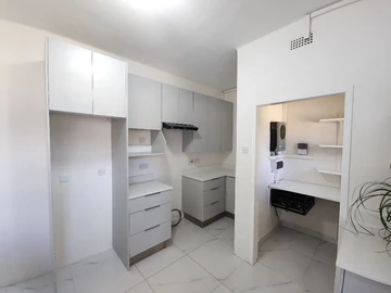 2 Bedroom Flat & Apartment