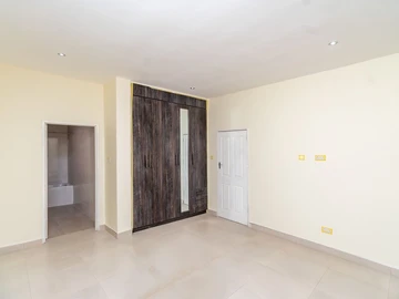3 Bedroom Flat & Apartment