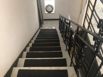 2 Bedroom Flat & Apartment