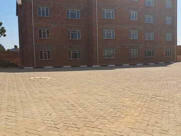 2 Bedroom Flat & Apartment