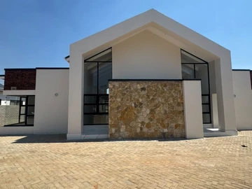 3 Bedroom Flat & Apartment