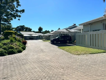 Newlands Modern Two-Bedroom Garden Flat 