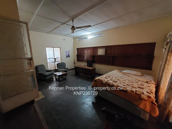 5 bedroomed Fixer Upper in Kadoma