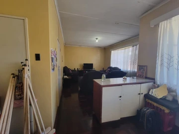 2 Bedroom Flat & Apartment