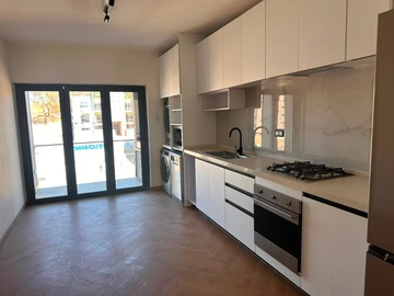 4 Bedroom Flat & Apartment