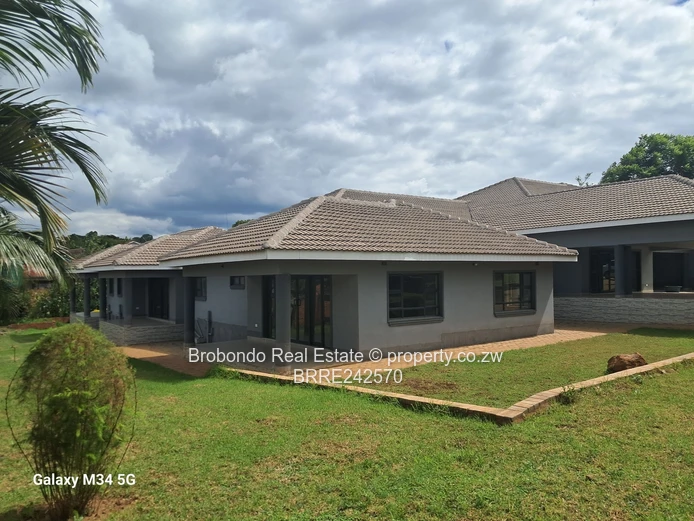 Discover this modern and luxury newly built property in Brookview for Sale! 