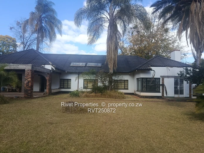 Spacious Highlands 5-Bed Home UNDER RENOVATION EXCELLENT LOCATION FOR ANYTHING (Sole Mandate)