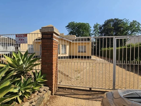 4 Bedroom Flat & Apartment