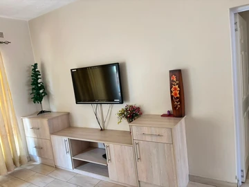 3 Bedroom Flat & Apartment