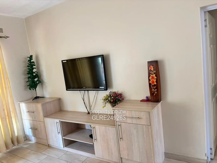 Brick-Faced 3-Bed Flat Bluff Hill - Borehole & Modern Kitchen