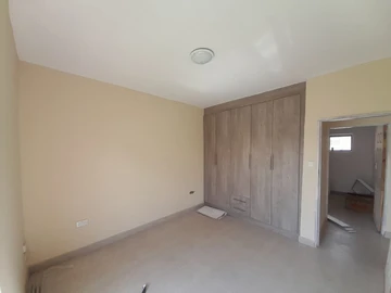 2 Bedroom Flat & Apartment