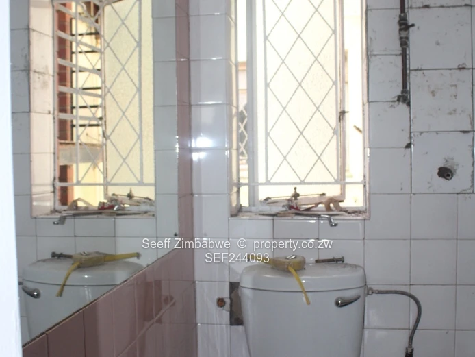 Flat To Let In The Avenues Area (Sole Mandate)