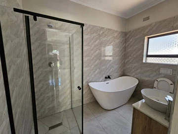 3 Bedroom Flat & Apartment