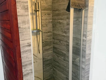 3 Bedroom Flat & Apartment