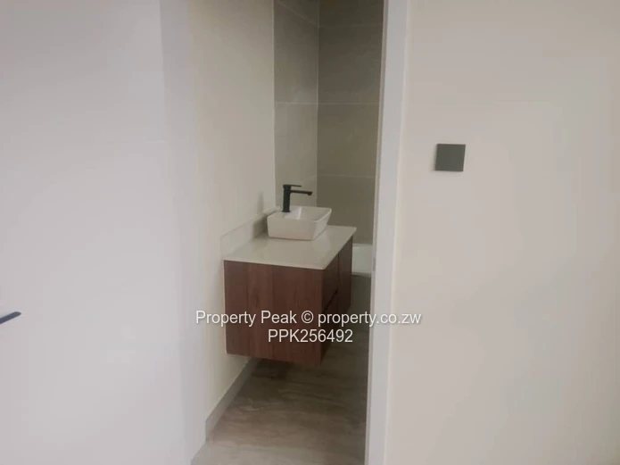 Mount Pleasant Heights: Modern 5-Bed with Expansive Lawn & Borehole